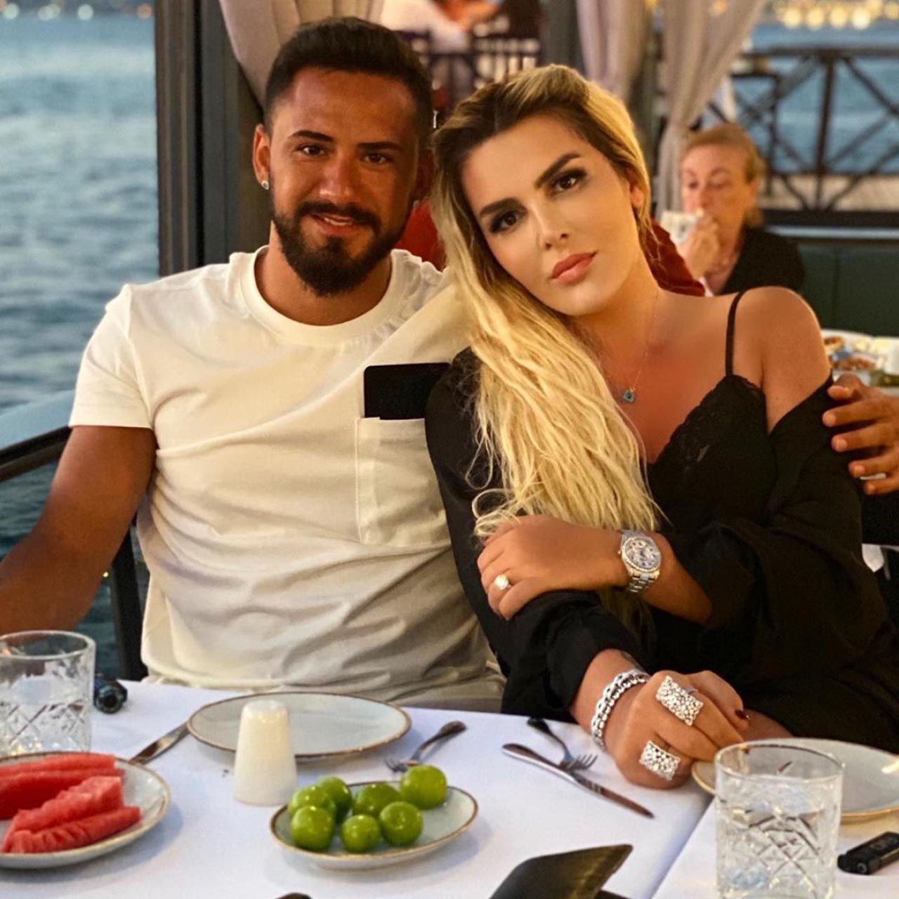 13 kilo veren Selin Ciğerci'den bikinili poz - Resim: 3