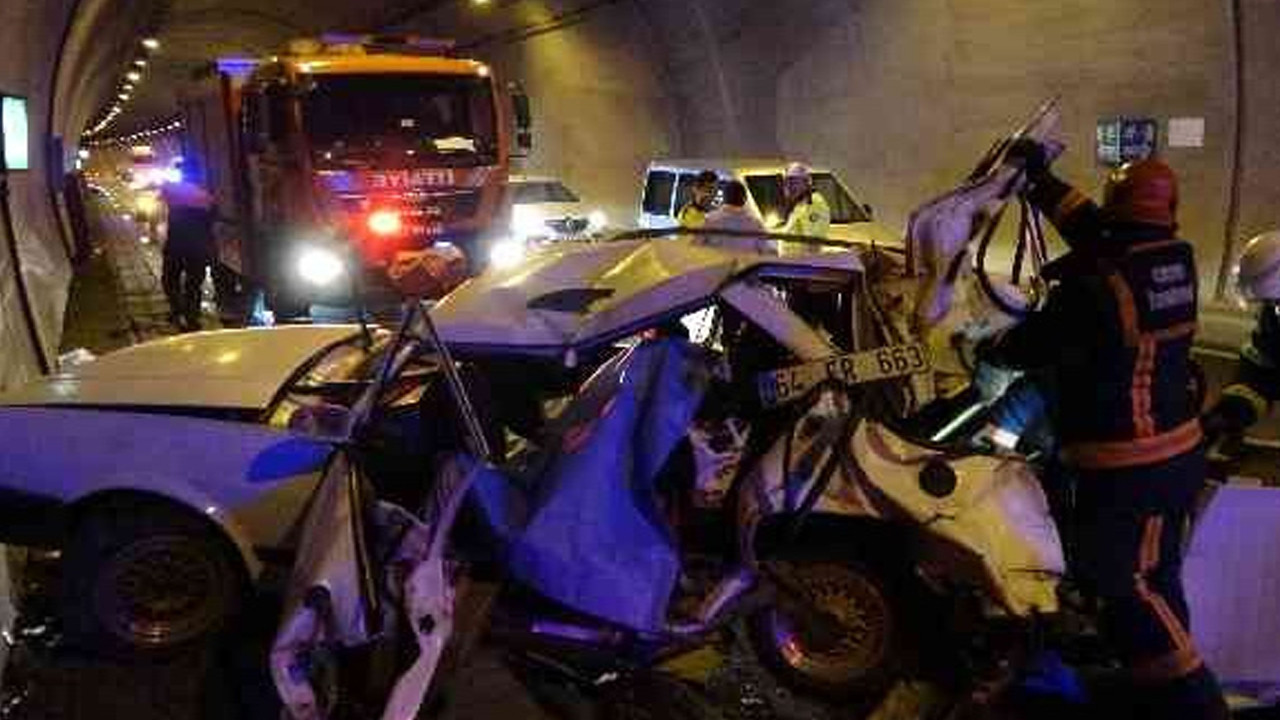 Tünelde arızalanan otomobile, TIR çarptı: 1 kişi öldü 3 kişi yaralandı