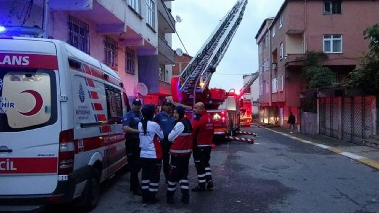 İstanbul'da korkutan çatı yangını