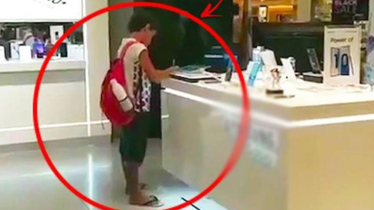 Her gün teknoloji mağazasına giden çocuğun hikayesi yürek dağladı