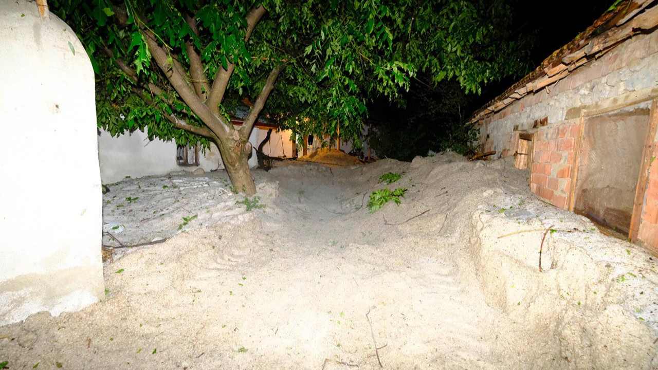 Bu fotoğraflar Türkiye'de çekildi: Yarım metre dolu yağdı