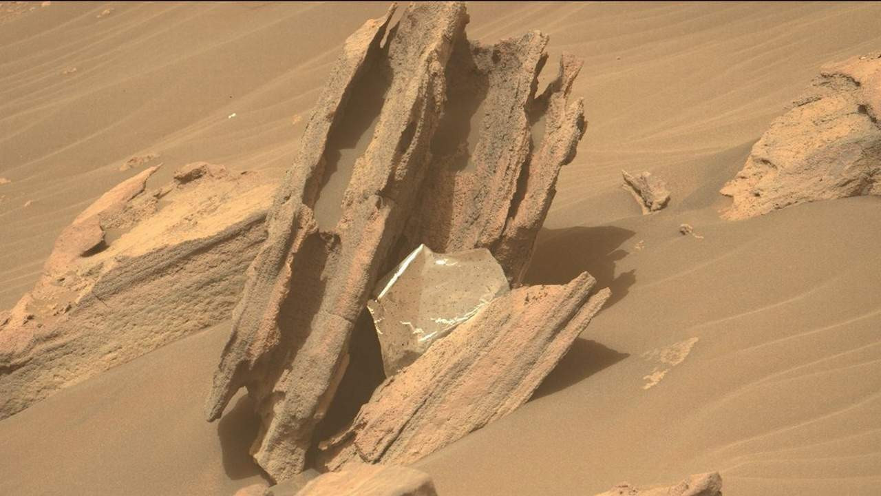 Mars'ta şaşırtan keşif! Battaniye parçası bulundu