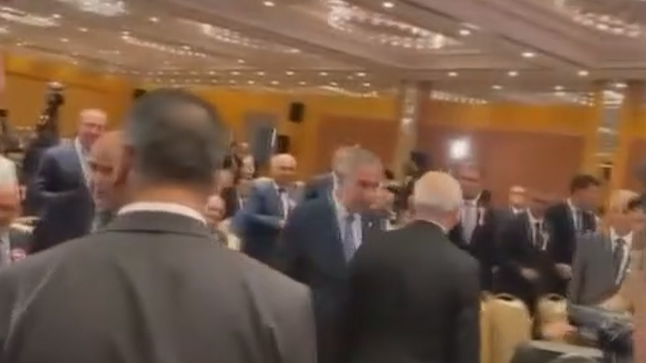Kılıçdaroğlu, Bülent Arınç'ın elini sıkmadı! Toplantıya damga vuran anlar