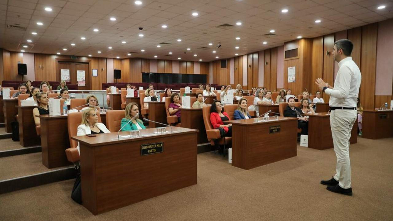 Başkan Gökhan Yüksel’den Kadın Kolları Başkanlarına 1000 Gün Sunumu