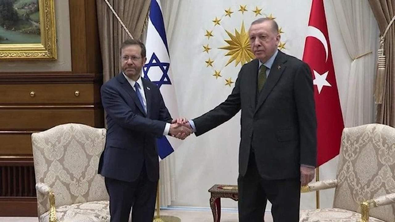 Erdoğan ile İsrail lideri el sıkıştı