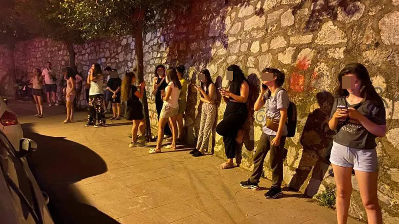 Kız öğrenci yurdunda panik! Sokakta sabahladılar
