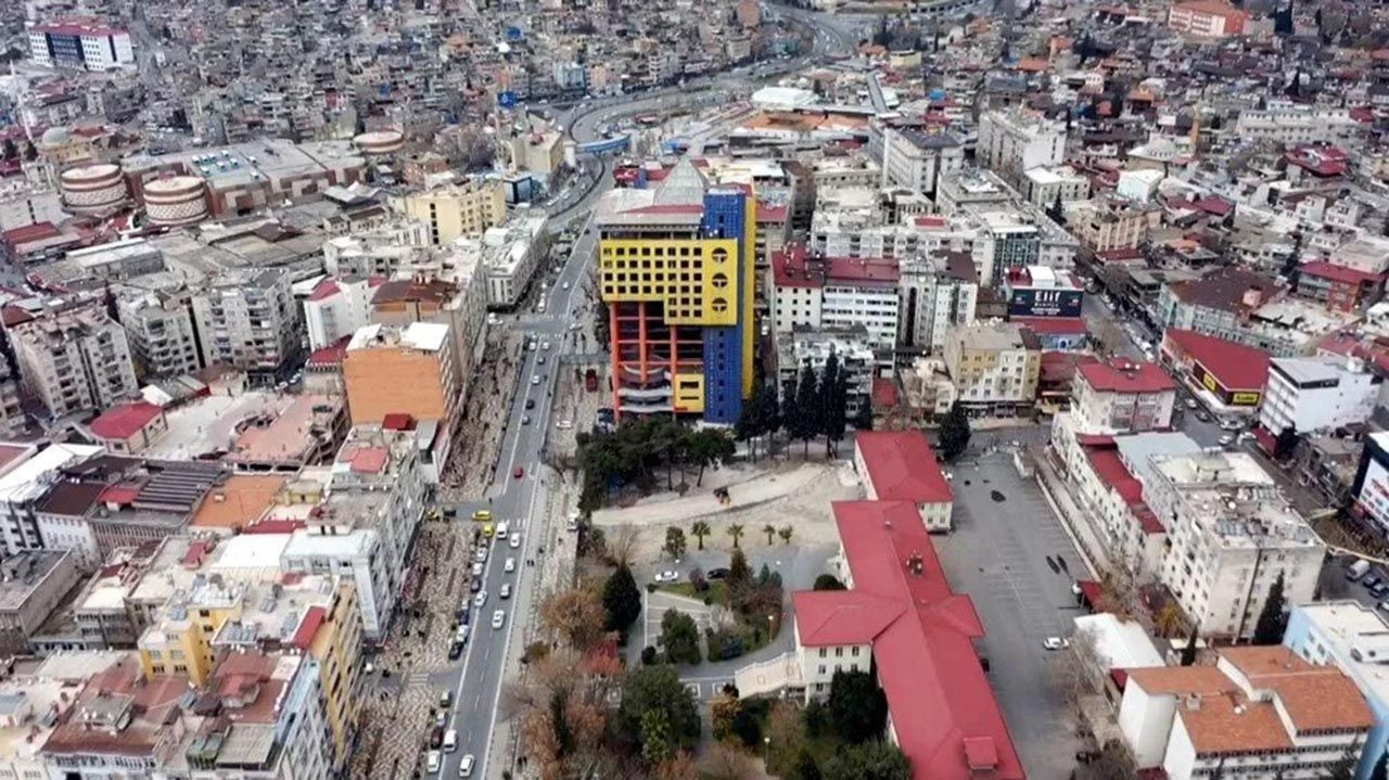 Türkiye'deki dünyanın en saçma binası tarihe karıştı - Resim: 1