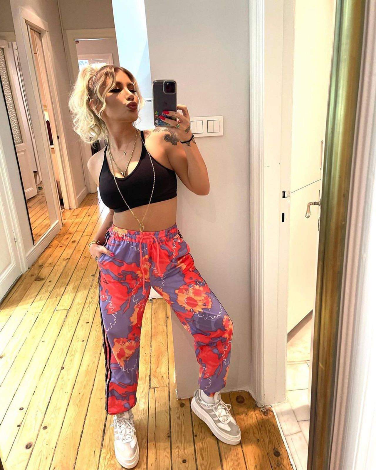 İrem Derici'den göğüsleriyle ilgili soruya verdiği yanıtla olay oldu - Resim: 4