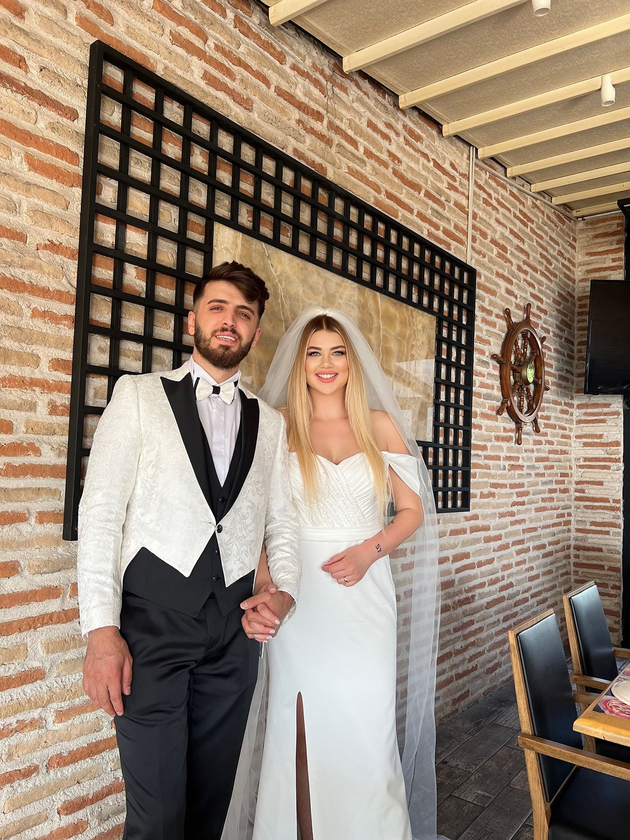 Güzel oyuncu sosyal medya fenomeniyle evlendi - Resim: 1