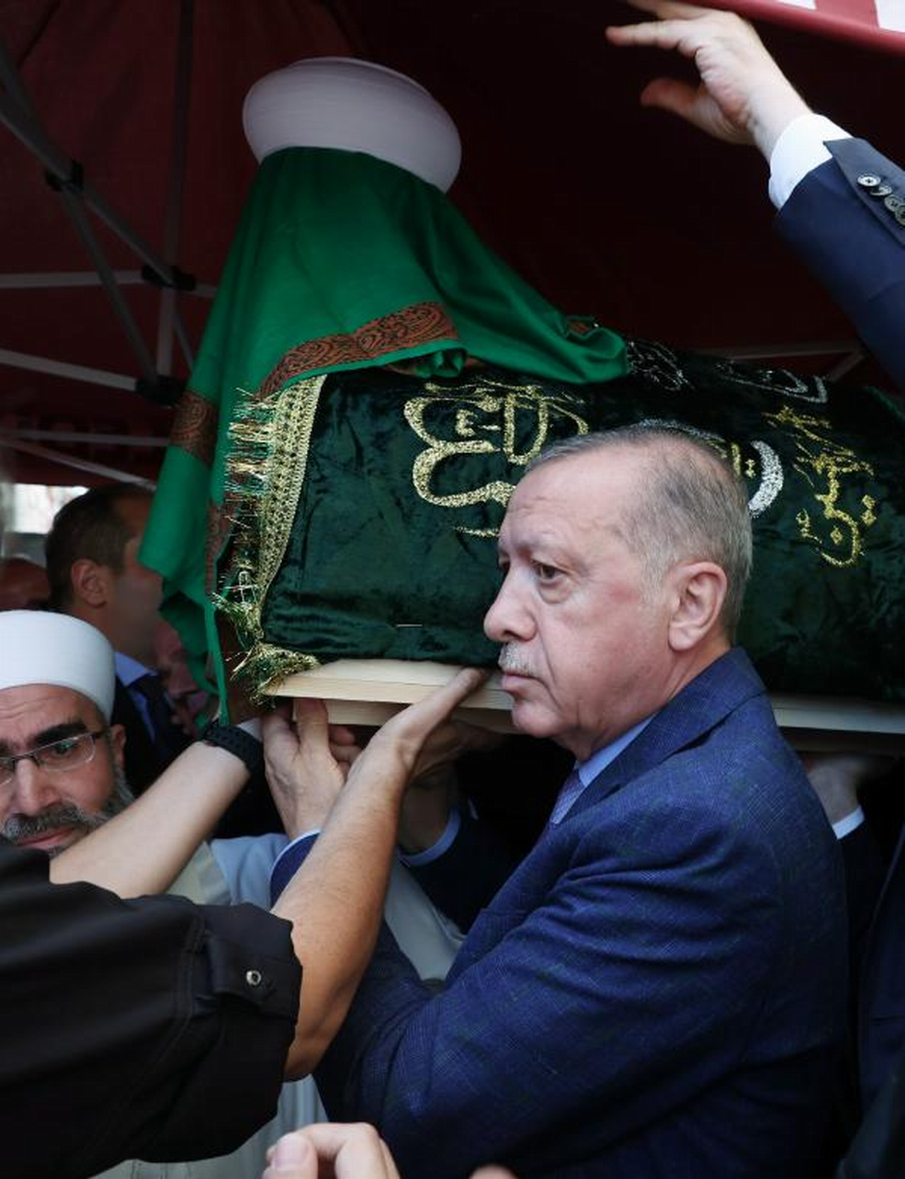 erdoğan, mahmut ustaosmanoğlu'nun cenazesini taşıdı