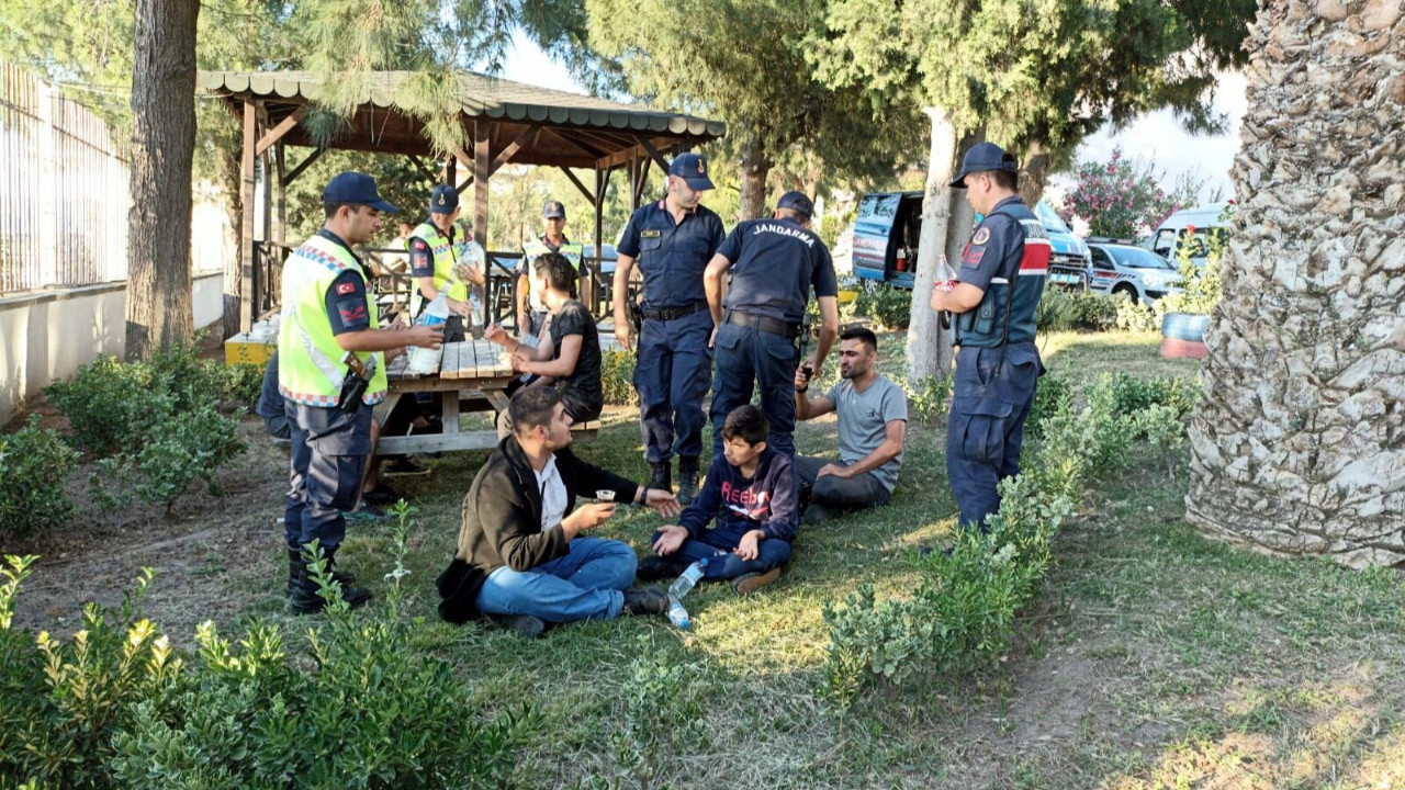 İzmir'de yüzlerce kaçak göçmen yakalandı
