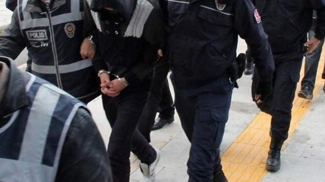 Ankara'da FETÖ firarisi 2 kişi yakalandı