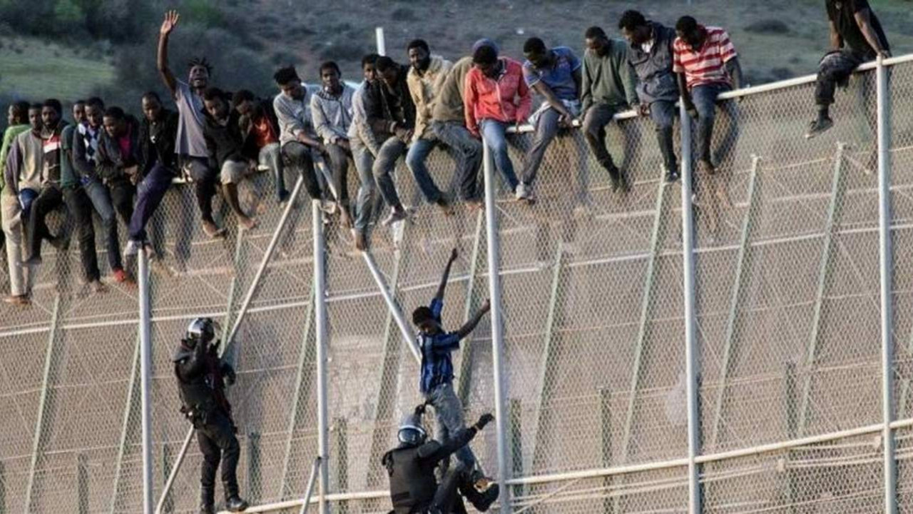 Göçmen akını faciayla sonuçlandı: Çok sayıda ölü var!