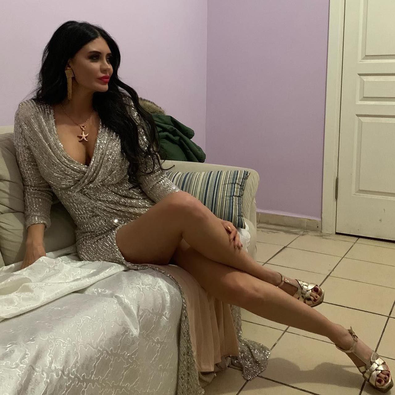 Ebru Polat yine rahat durmadı: Göğüs dekolteli pozu sosyal medyayı salladı - Resim: 2