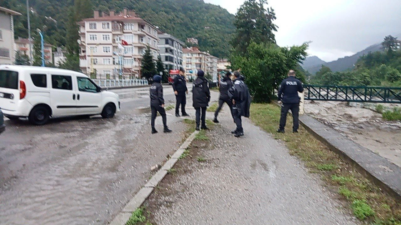 Kastamonu'yu sel aldı! Köprünün yıkılma anı kamerada - Resim: 4
