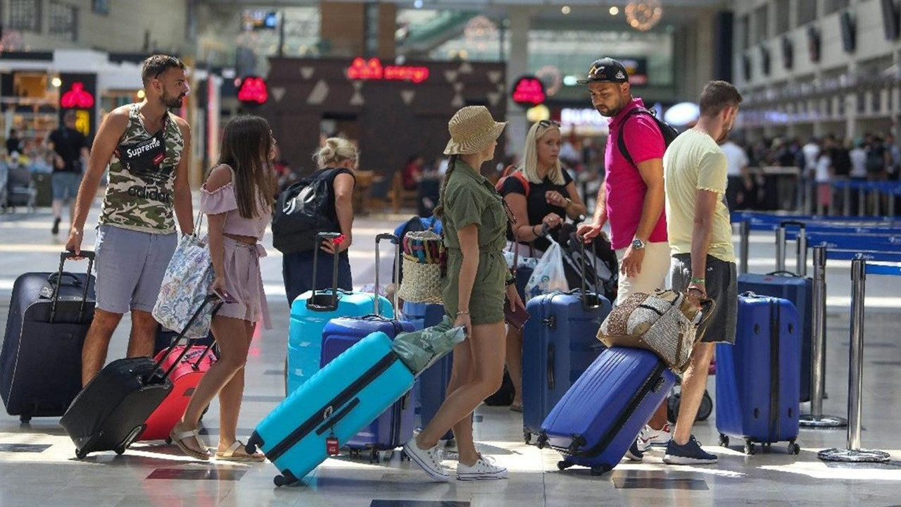 Türkiye'ye iki ayda gelen turist sayısı açıklandı