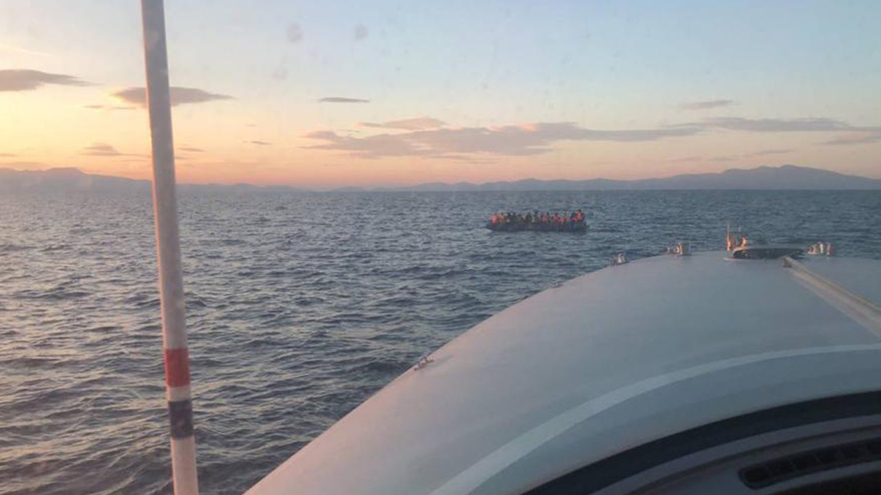 Yunanistan'ın ittiği 49 göçmen kurtarıldı