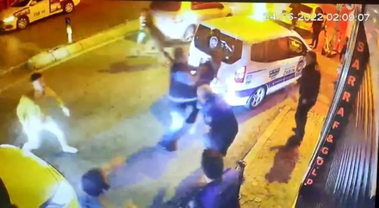 İstanbul'un göbeğinde ''pes'' dedirten anlar! Bıçak ve sopalarla saldırdılar - Resim: 4