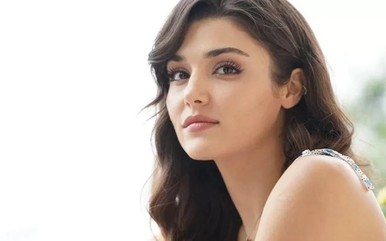 Aleyna Tilki'den sonra Hande Erçel'in araba pozu sosyal medyayı salladı - Resim: 1