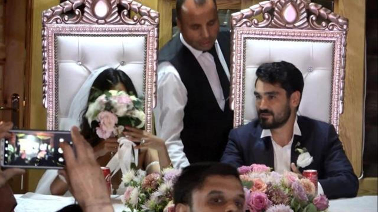 Ünlü futbolcu Balıkesir'de düğün yaptı! Faslı gelinin tavırları olay oldu