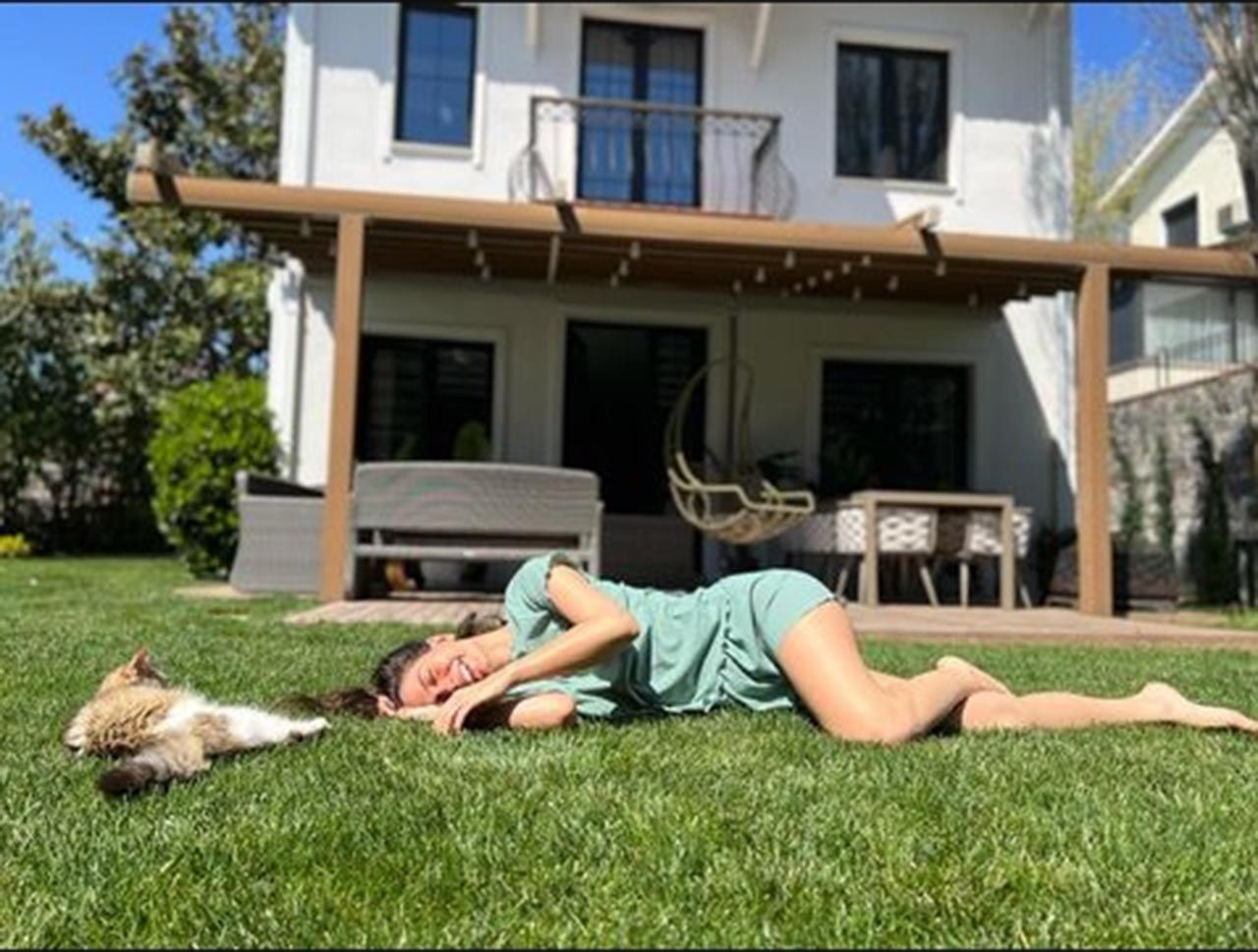 Demet Özdemir'in bikinili pozları olay oldu - Resim: 2