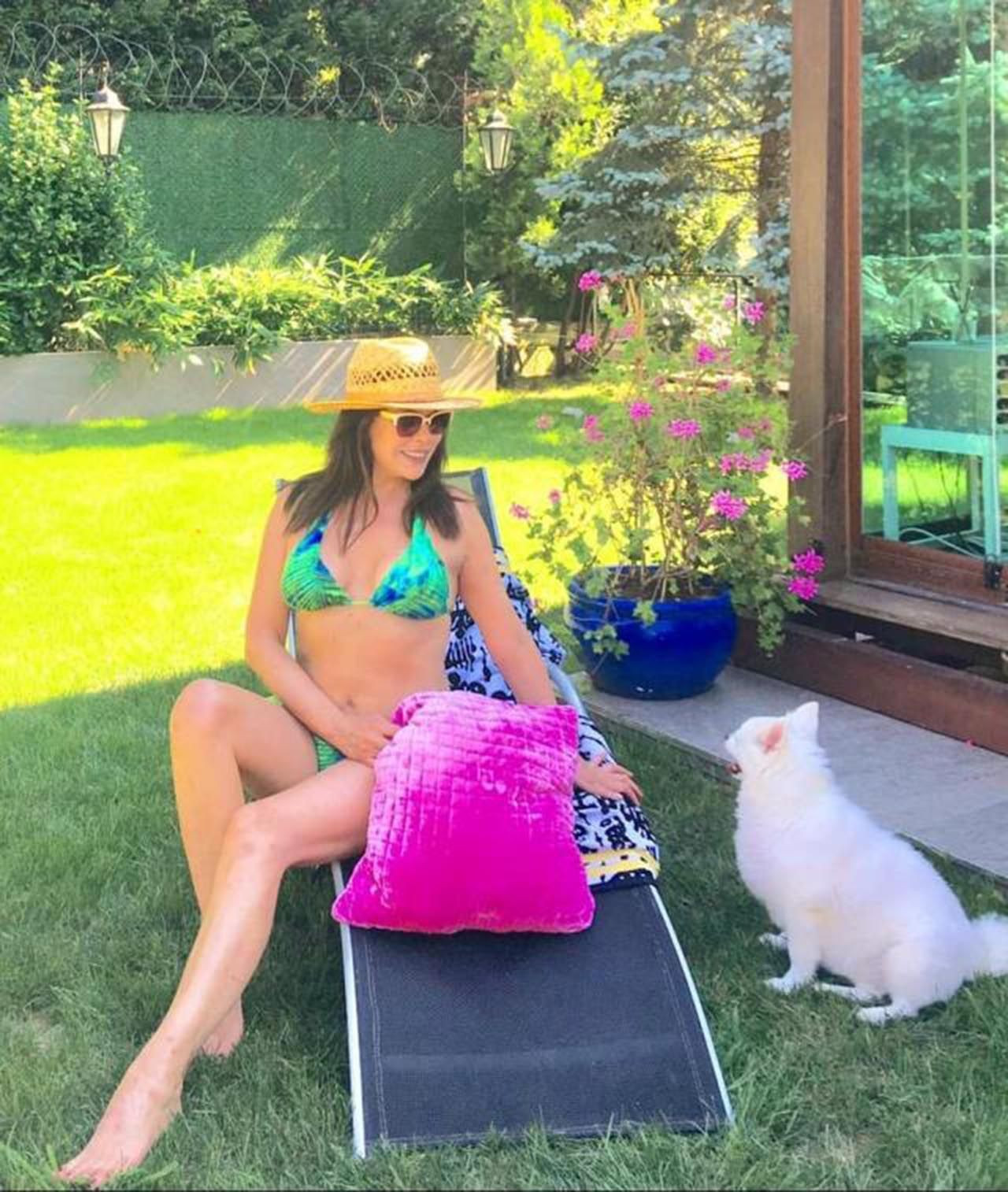 Kim der ki 59 yaşında! Ünlü oyuncunun tatil pozları olay oldu - Resim: 2
