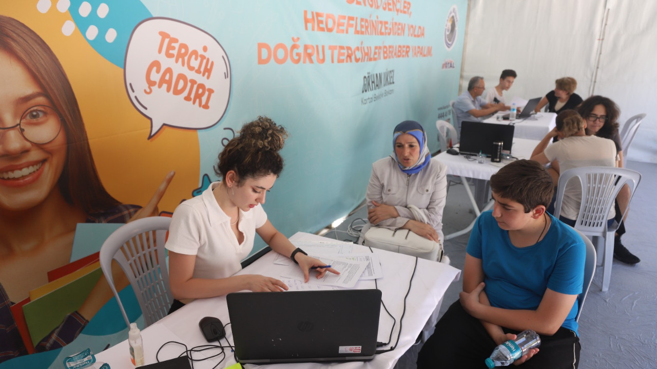 Kartallı Öğrenciler, Lise Tercihlerinde Kartal Belediyesi’nden Danışmanlık Alıyor