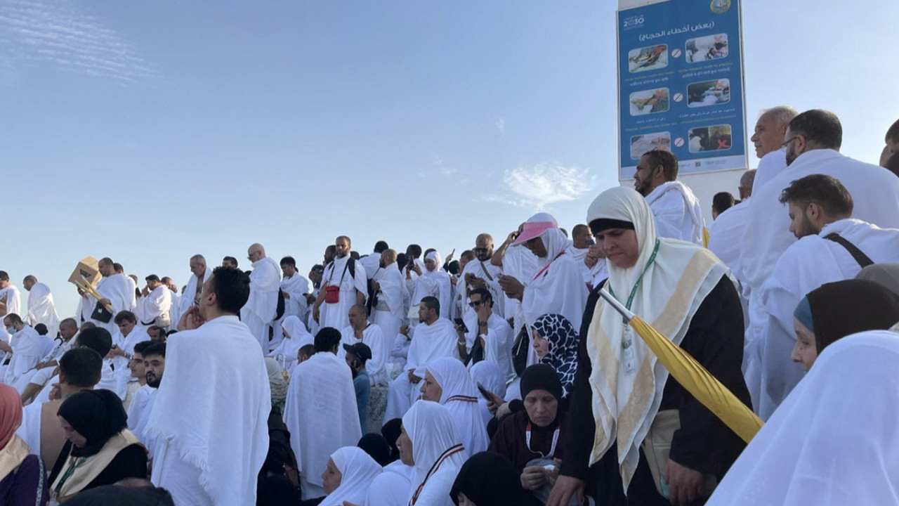 Kutsal topraklarda 2 yıl sonra 1 milyon hacı adayı Arafat'ta buluştu