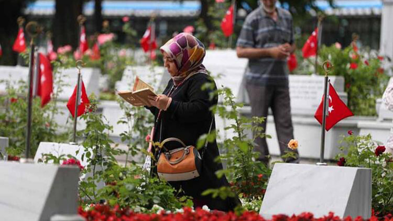 Şehitlikte bayram gözyaşları... Anneler, babalar, eşler, çocuklar... Gözyaşları sel oldu!