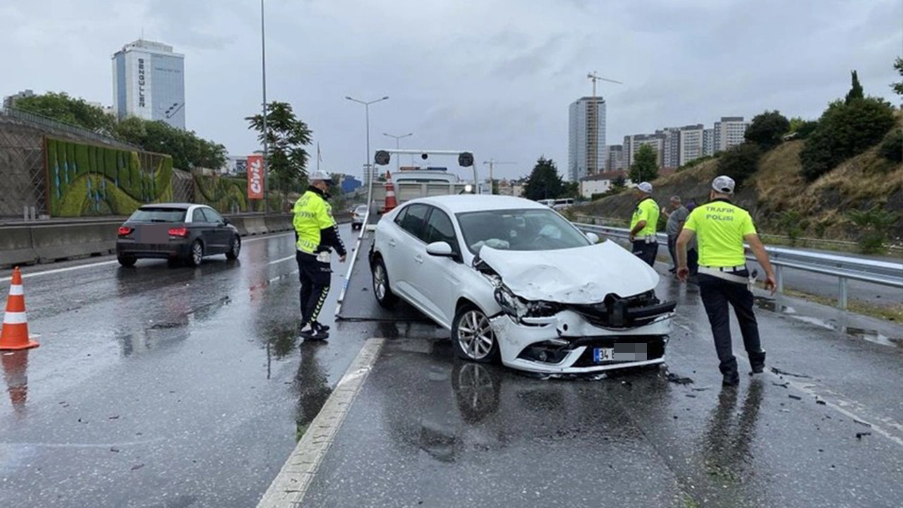 İstanbul'da zincirleme kaza: 10 araç birbirine girdi