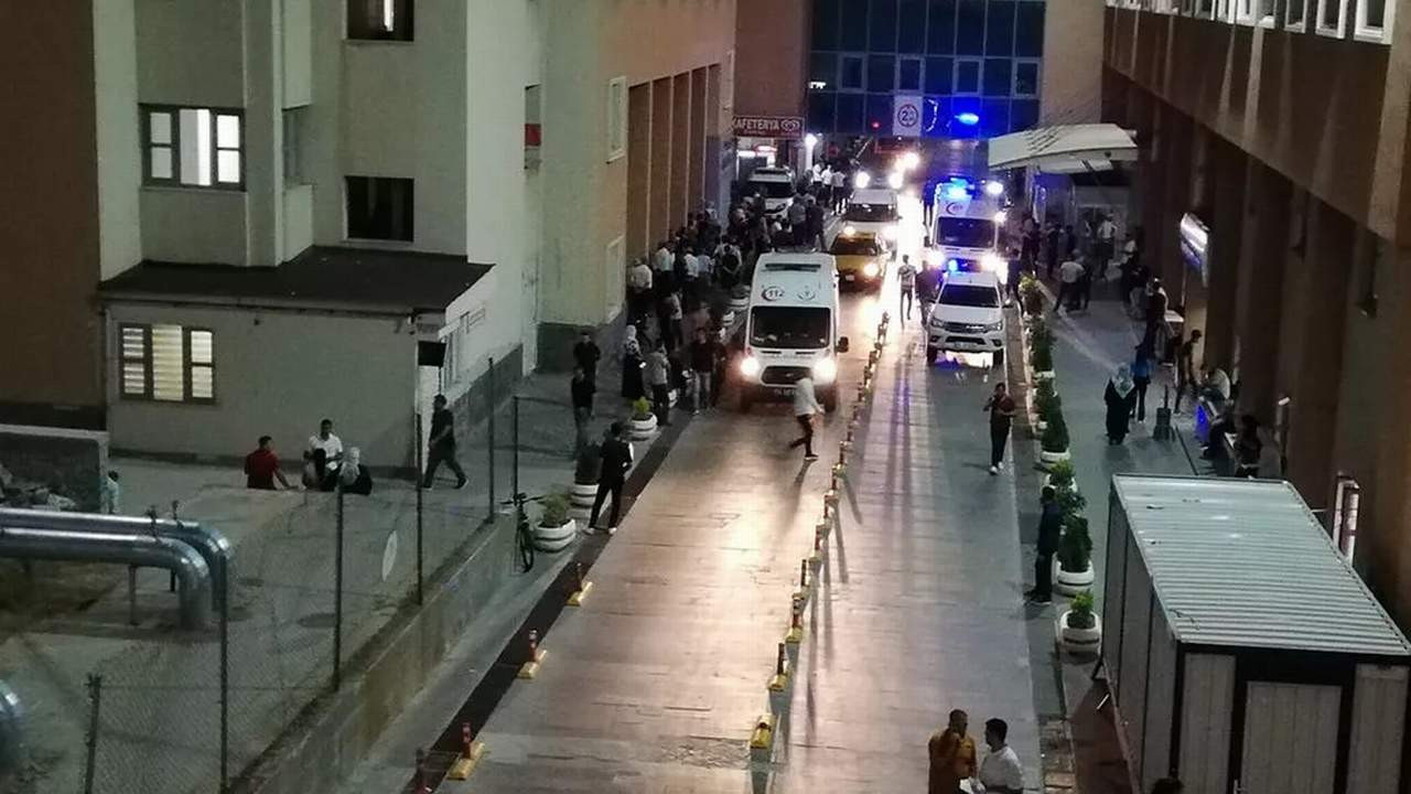 Bayramda 7 aile birbirine girdi: 5’i ağır 54 yaralı