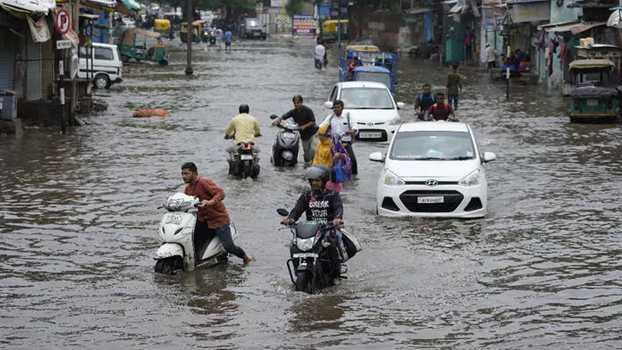 Hindistan'da sel felaketi: 7 ölü