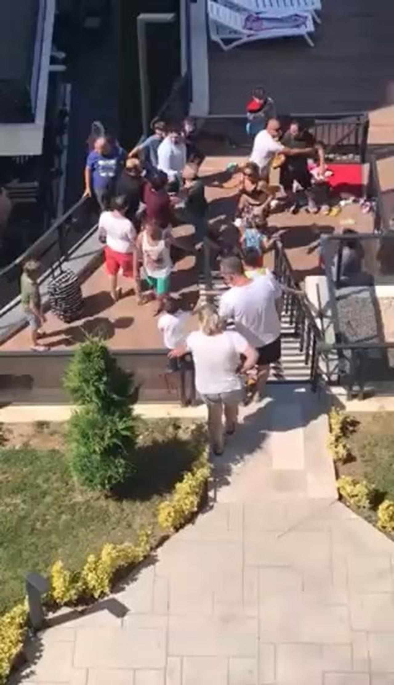 Sitede ''havuz'' kavgası: Yabancı uyruklular ile site sakinleri birbirine girdi - Resim: 3