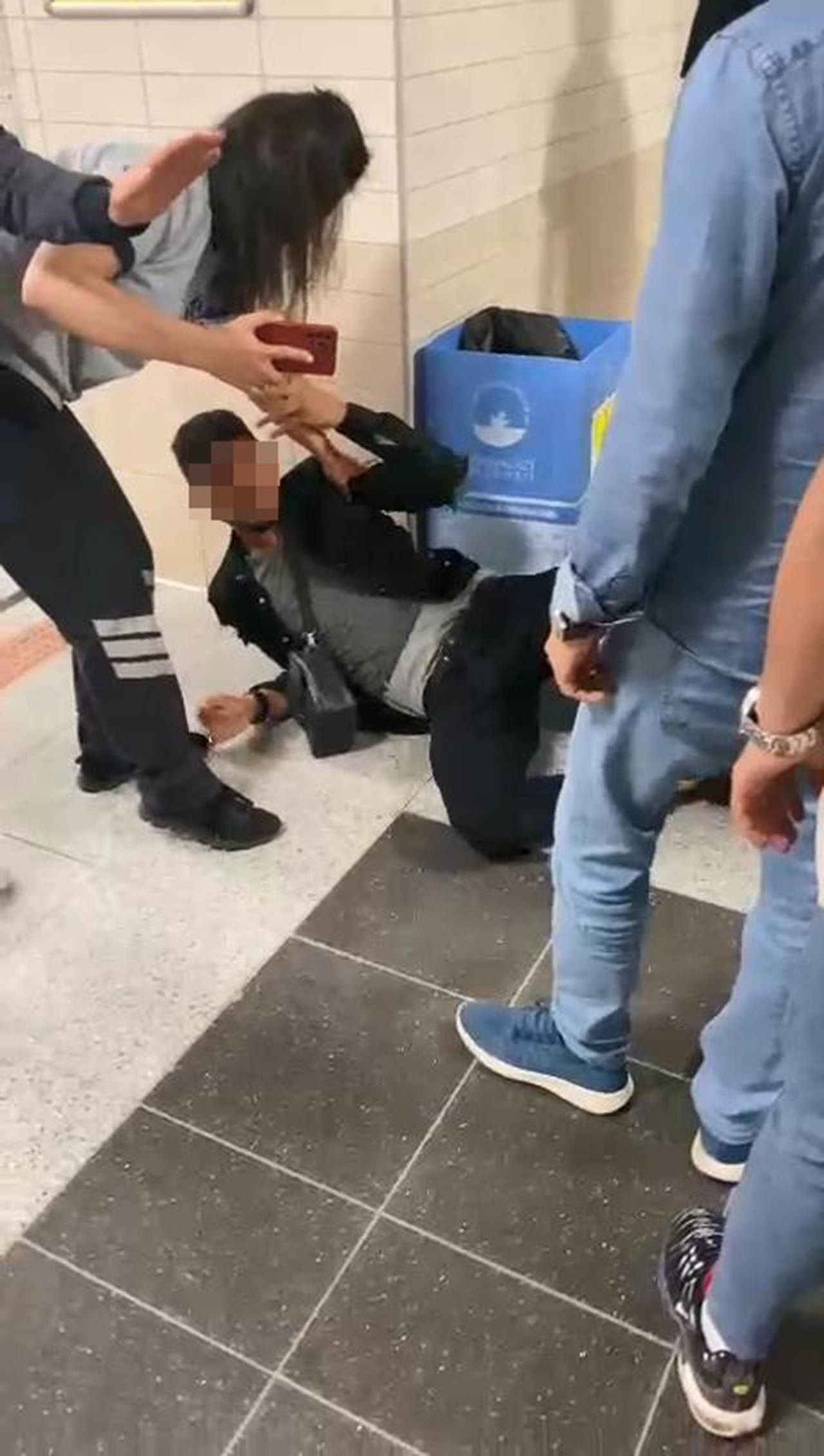 Metroda taciz şüphelisine dayak! Telefonu incelenince gerçek ortaya çıktı - Resim: 4