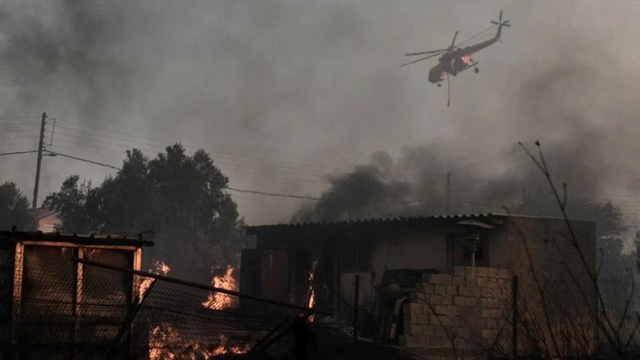Komşuda yangın kabusu: Alevler evlere sıçradı