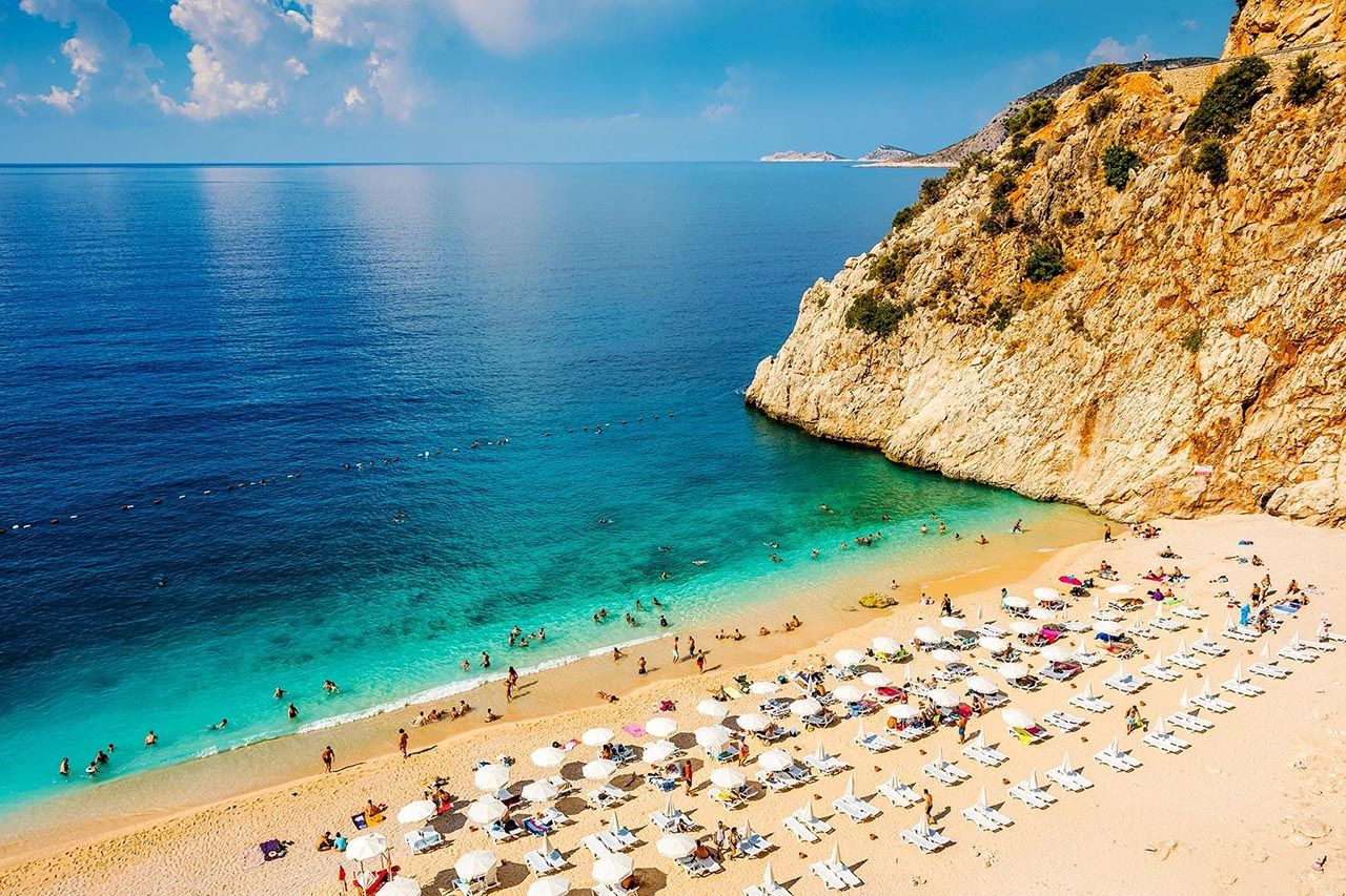 Masmavi deniz, beyaz kum İşte Antalya
