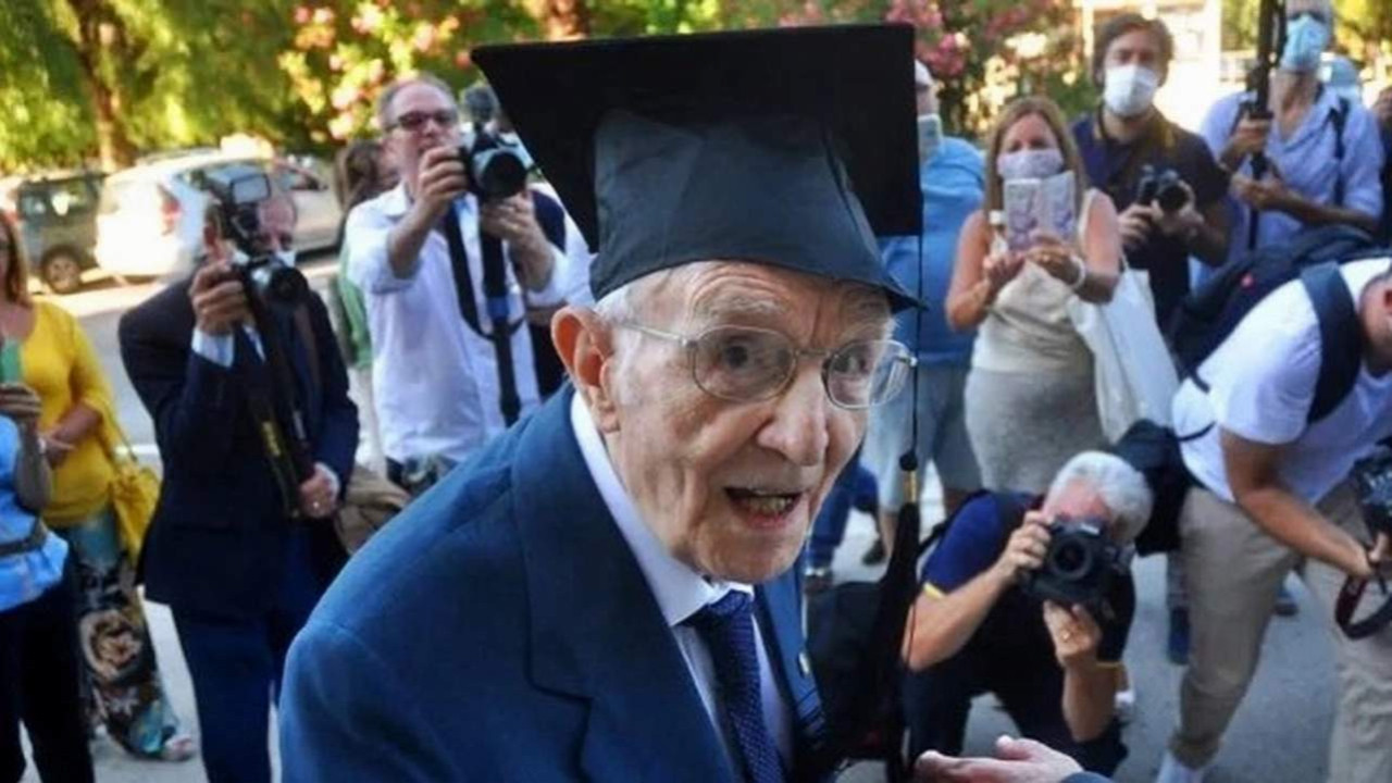 98 yaşında bir kez daha mezun oldu