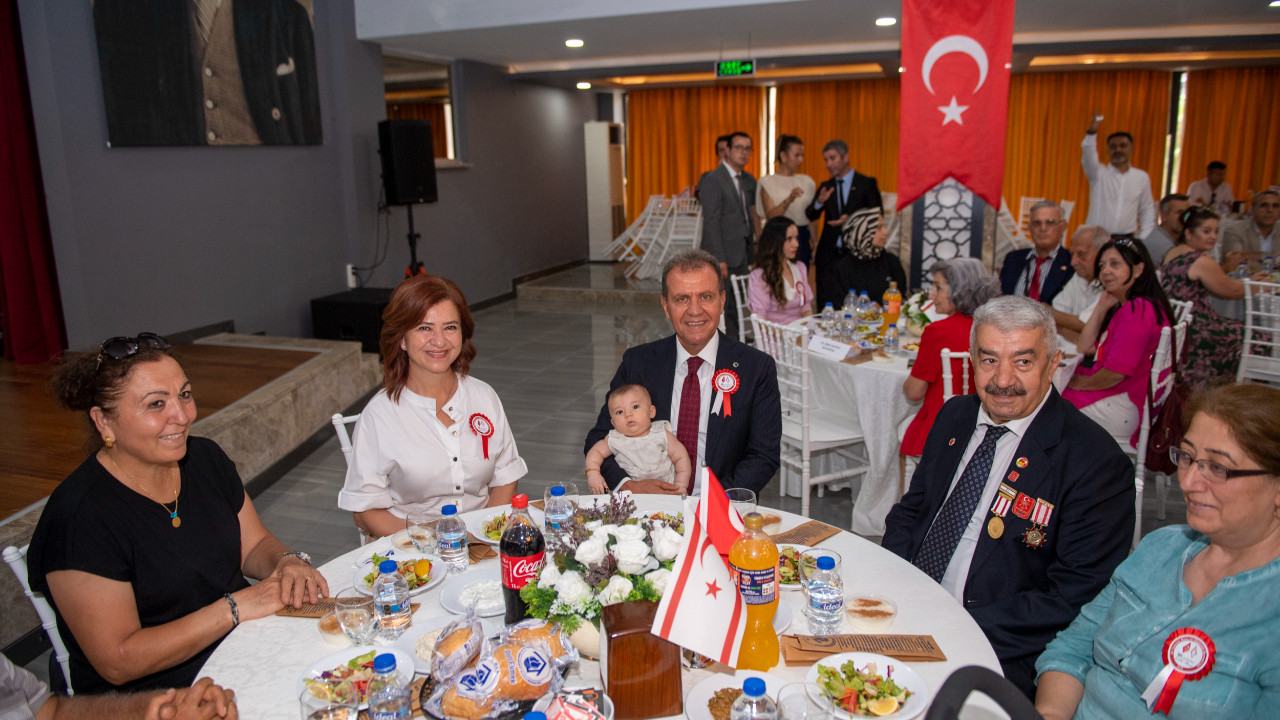 Mersin Büyükşehir Belediye Başkanı Seçer: ''Bütün bir Türk halkı soydaşlarımızın yanında olduk''