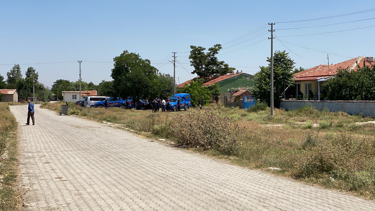 Kayınvalidesinin evinde dehşet saçtı