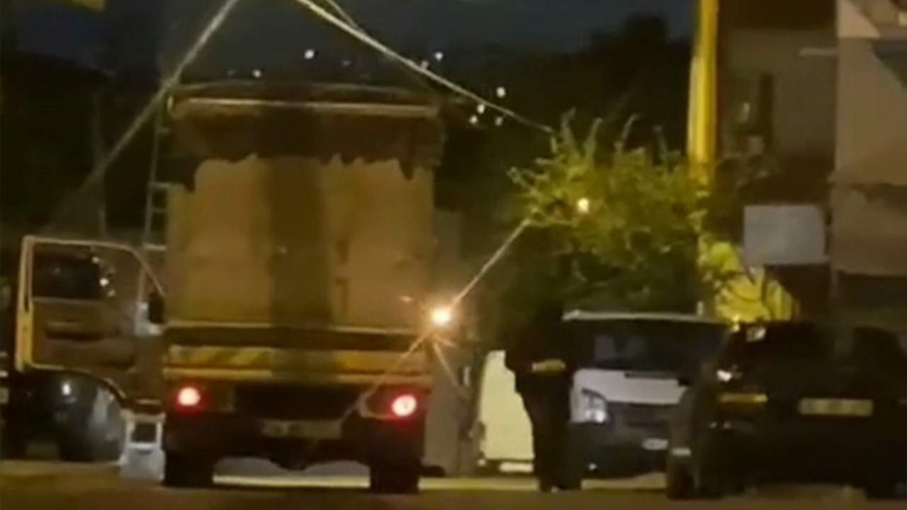 İstanbul'da kamyonetli otomobil hırsızları kamerada