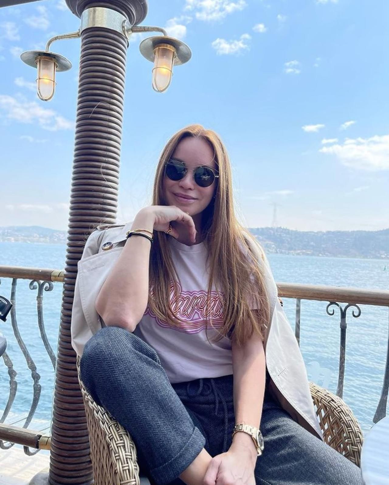 Ebru Şallı'dan havuz başında mayolu poz - Resim: 4