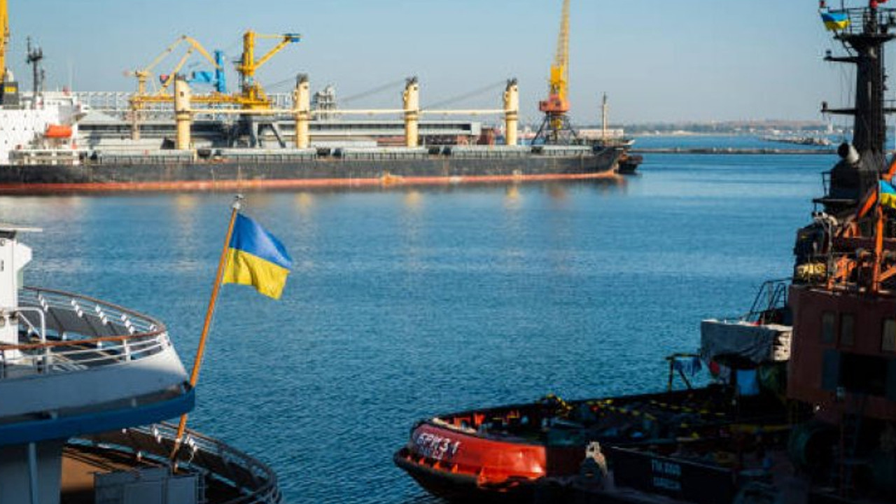 Bomba iddia: Rus füzeleri tahıl koridoru için kilit önemdeki Odessa limanını vurdu