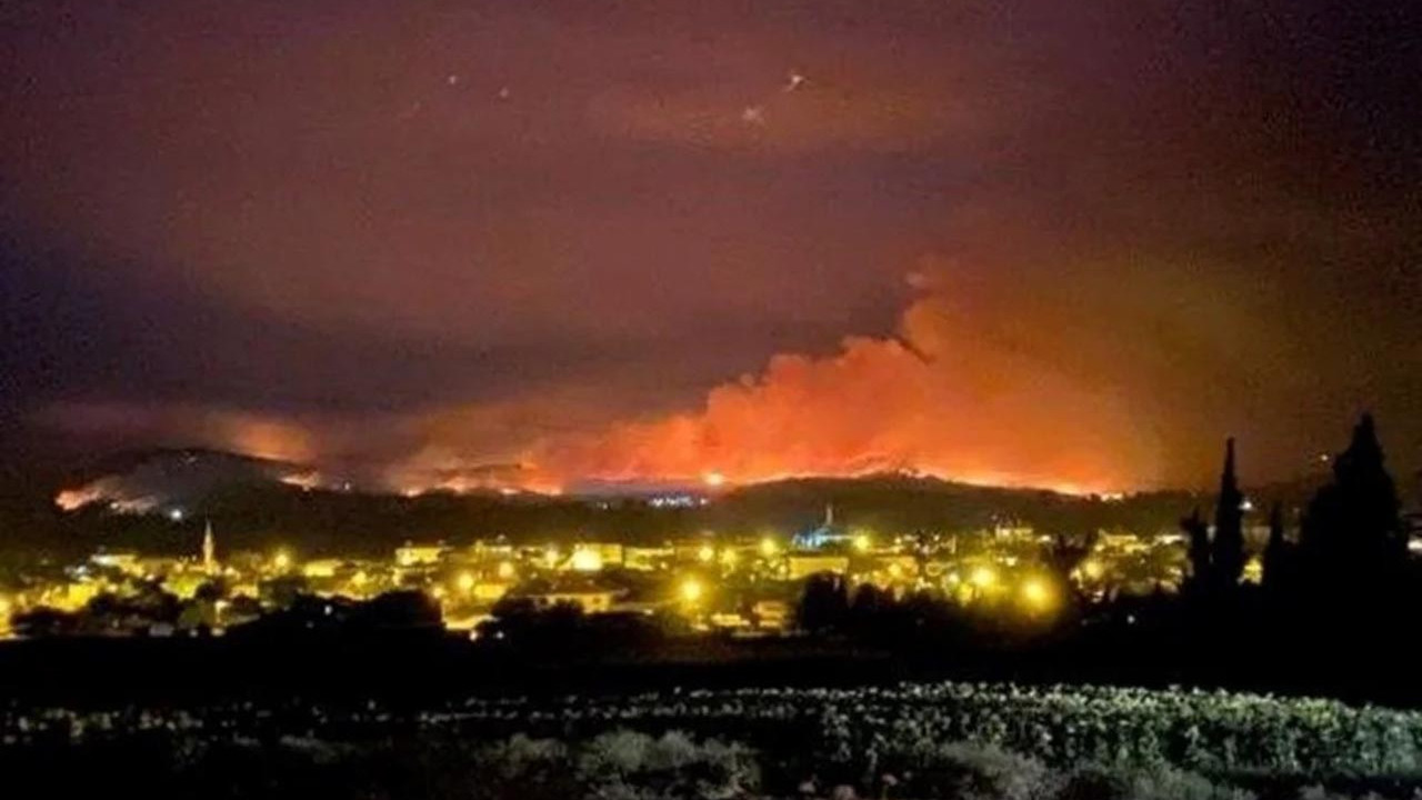 Yunanistan'daki yangın Türkiye sınırına ulaştı