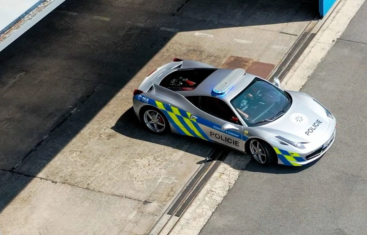 Hırsızlardan el konulan Ferrari polis aracı oldu - Resim: 2