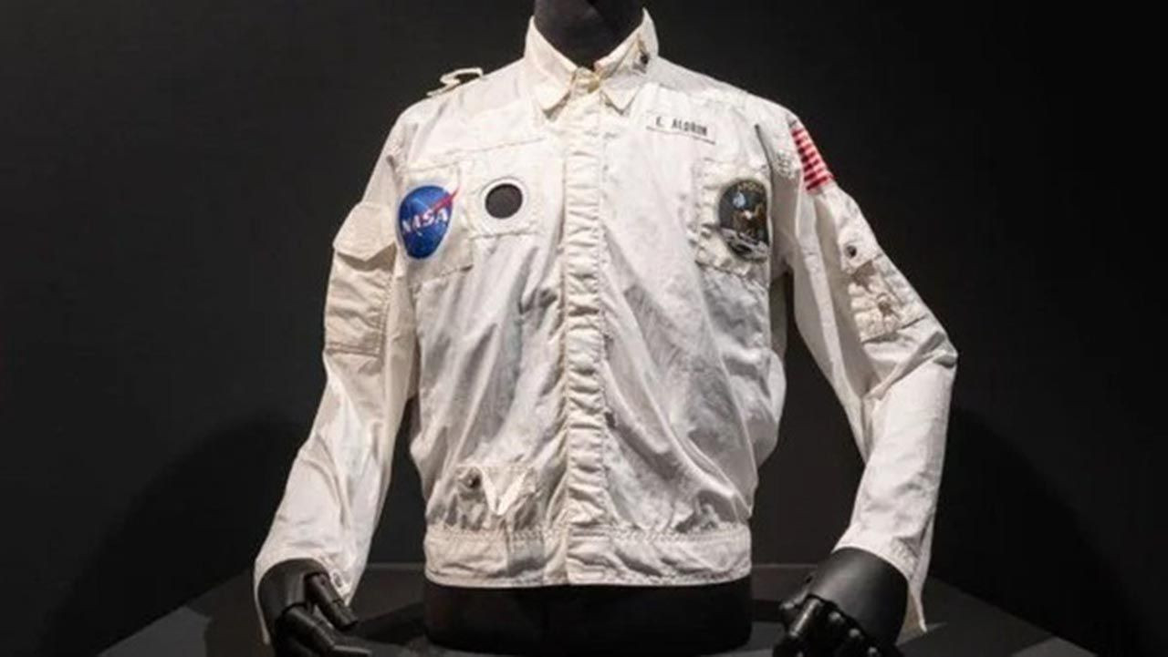 Ay'a ayak basan 2. astronotun ceketinin fiyatı dudak uçuklattı - Resim: 1