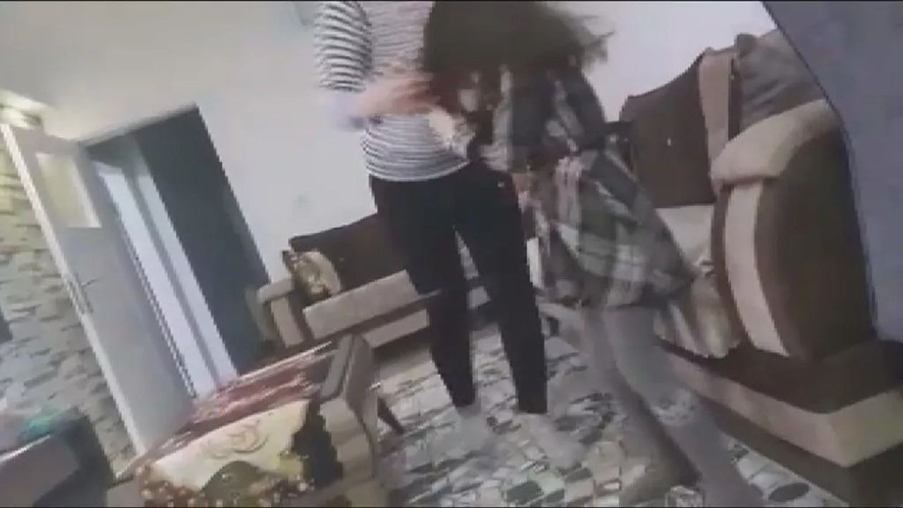 Yabancı uyruklu anne dehşeti! Küçük çocuğa korkunç şiddet kamerada! - Resim: 2