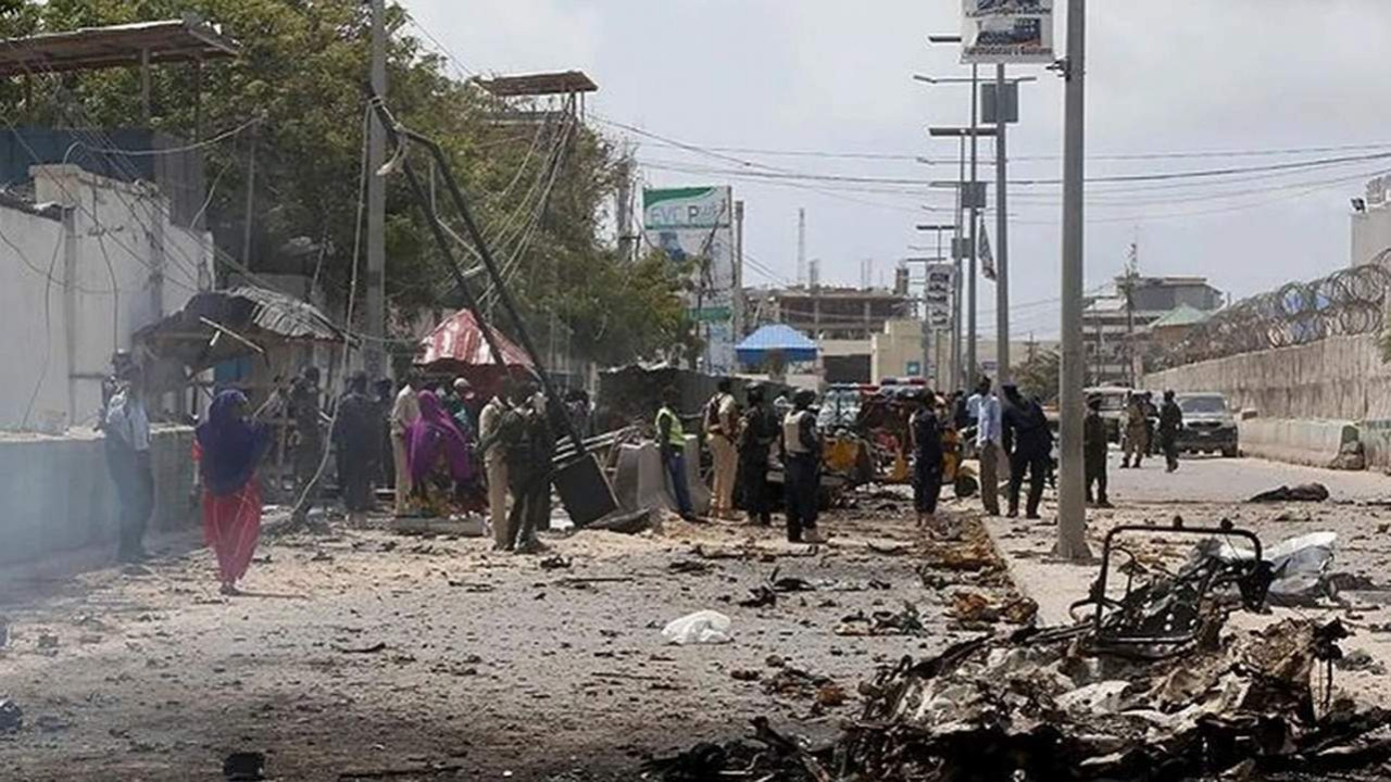 Somali'de kanlı saldırı: Belediye başkanı dahil 20 ölü var