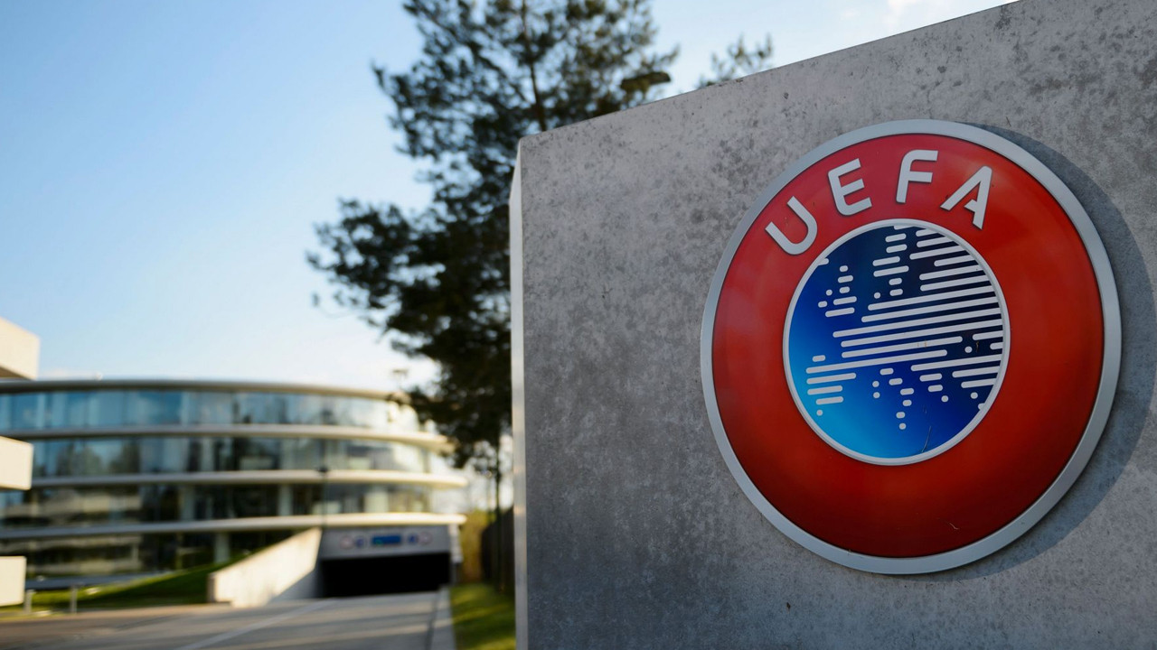 UEFA, Fenerbahçe'ye ''Putin'' tezahüratı nedeniyle soruşturma başlattı