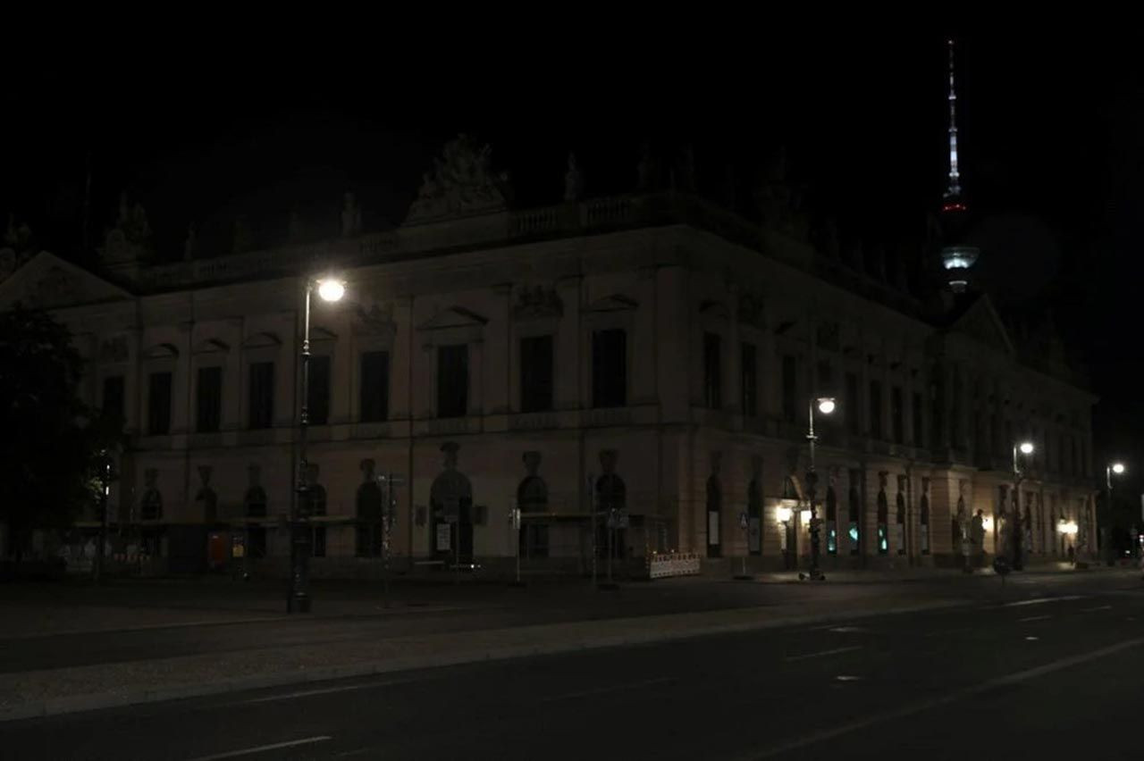 Berlin karanlığa gömüldü