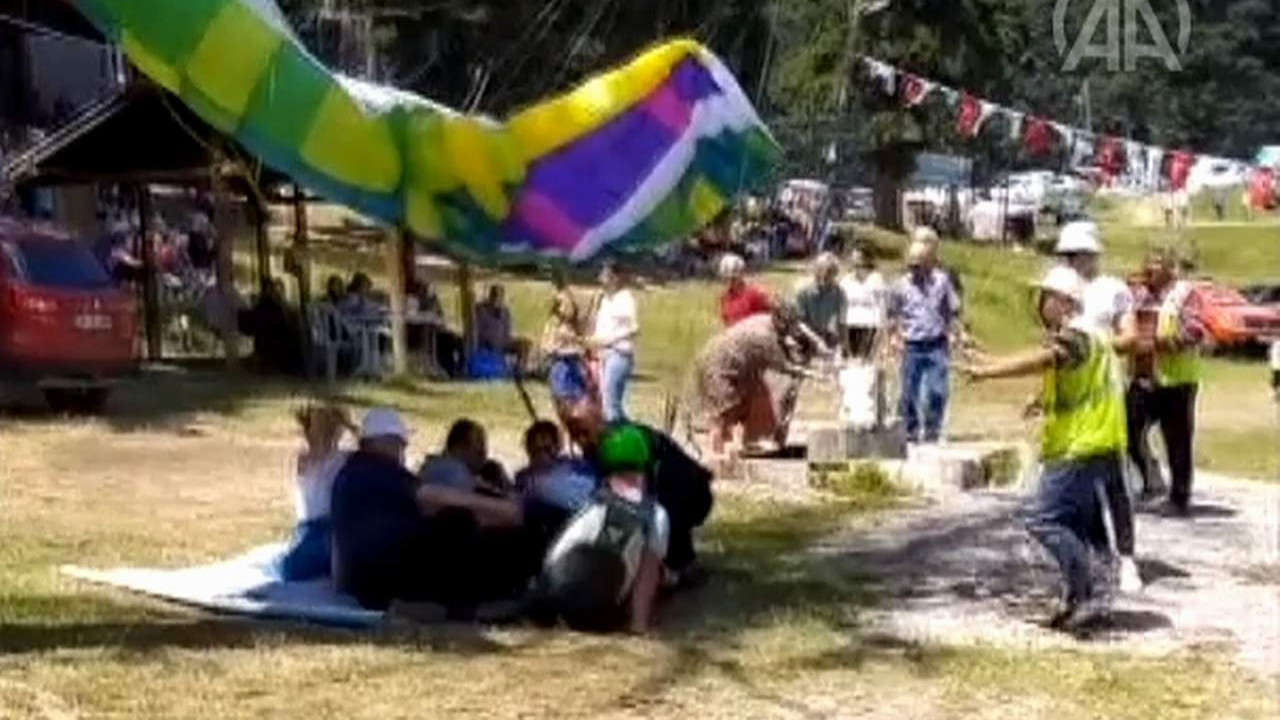 Artvin'de paraşütçü piknikçilerin üzerine inince ortalık karıştı